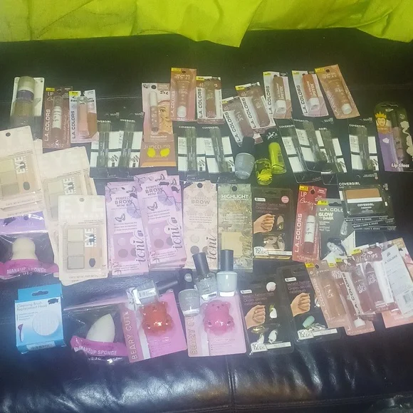 Assorted Makeup Collection Set - Picture 2 of 2